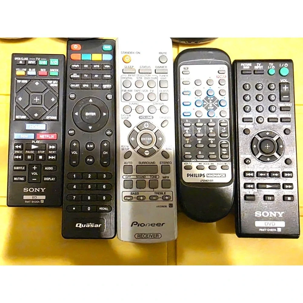 Remote Control Lot - Eleven Various Brands TV, VCR Etc  Untested ###